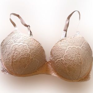 Victoria’s Secret light pink Lacy no wire - wireless